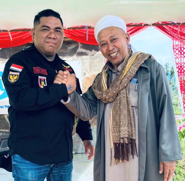 Menebarkan Berkah Ramadan: Tonaas Ishak Tambani Cs Berbagi 2000 Kotak Makanan IMG-20231126-WA0245