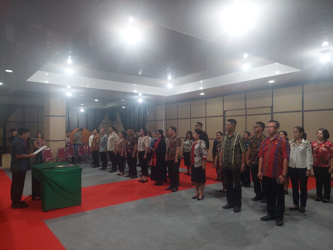 Bupati Minahasa Utara Lantik 34 Pejabat Baru di Pemkab Minut: Komitmen Mewujudkan Kinerja Maksimal IMG-20240620-WA0111