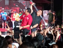 Gelar Pesta Rakyat, Joune Ganda dan Ketua Umum REMIKU Theodorus 'Lantobo' Nikmati Acara yang Megah Gelar Pesta Rakyat, Joune Ganda dan Ketua Umum REMIKU Theodorus 'Lantobo' Nikmati Acara yang Megah