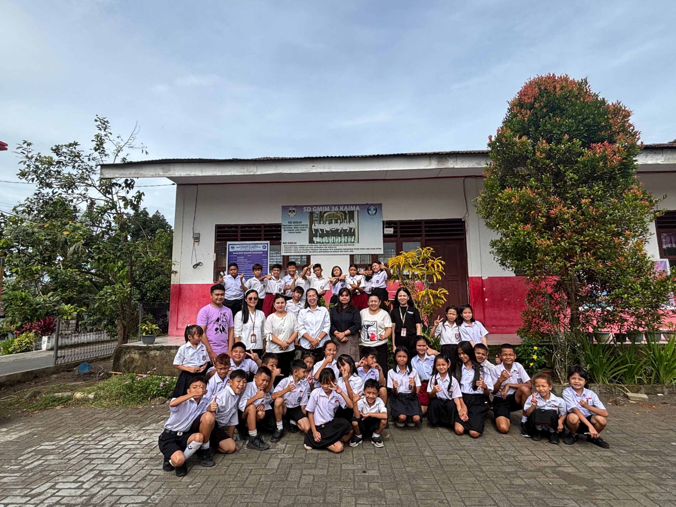 Pemkab Minut Gencarkan Edukasi PHBS dan Bagikan Obat Cacing untuk Siswa Sekolah IMG-20250205-WA0044