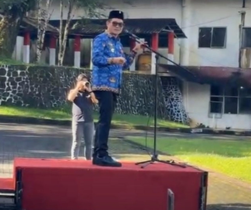 Bupati Joune Ganda Tegaskan Kedisiplinan ASN Minut: “Saya Bangun Jam 4 Subuh Supaya Tidak Terlambat” Oplus_131072