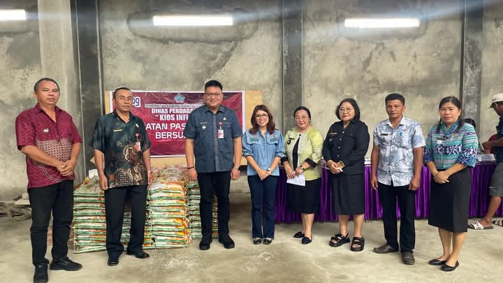 Stabilkan Ekonomi Rakyat: Wabup Kevin Lotulung Resmikan Kios Inflasi Pasar Murah Bersubsidi di Likupang Selatan FB_IMG_1744349029248