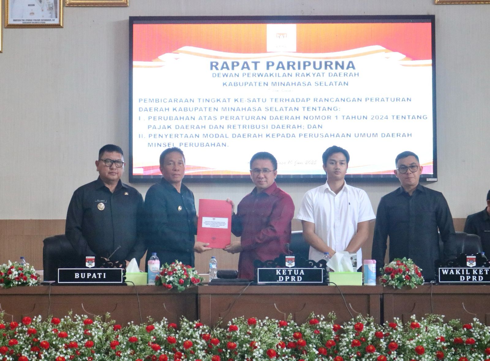 Bupati Wongkar, Rapat Paripurna DPRD Minsel Bahas Perubahan Perda Terkait Pajak dan Penyertaan Modal Daerah IMG-20250612-WA0015