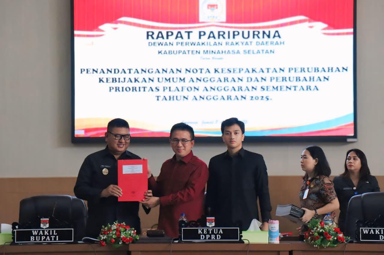 Wabup Kawatu Menghadiri Rapat Paripurna DPRD Minsel dalam Penandatanganan Nota Kesepakatan IMG-20250809-WA0032