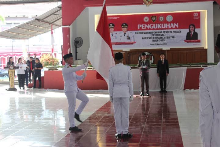30 Anggota Paskibraka Minahasa Selatan Bersemangat Telah di Kukuhkan Bupati Wongkar IMG-20250816-WA0109