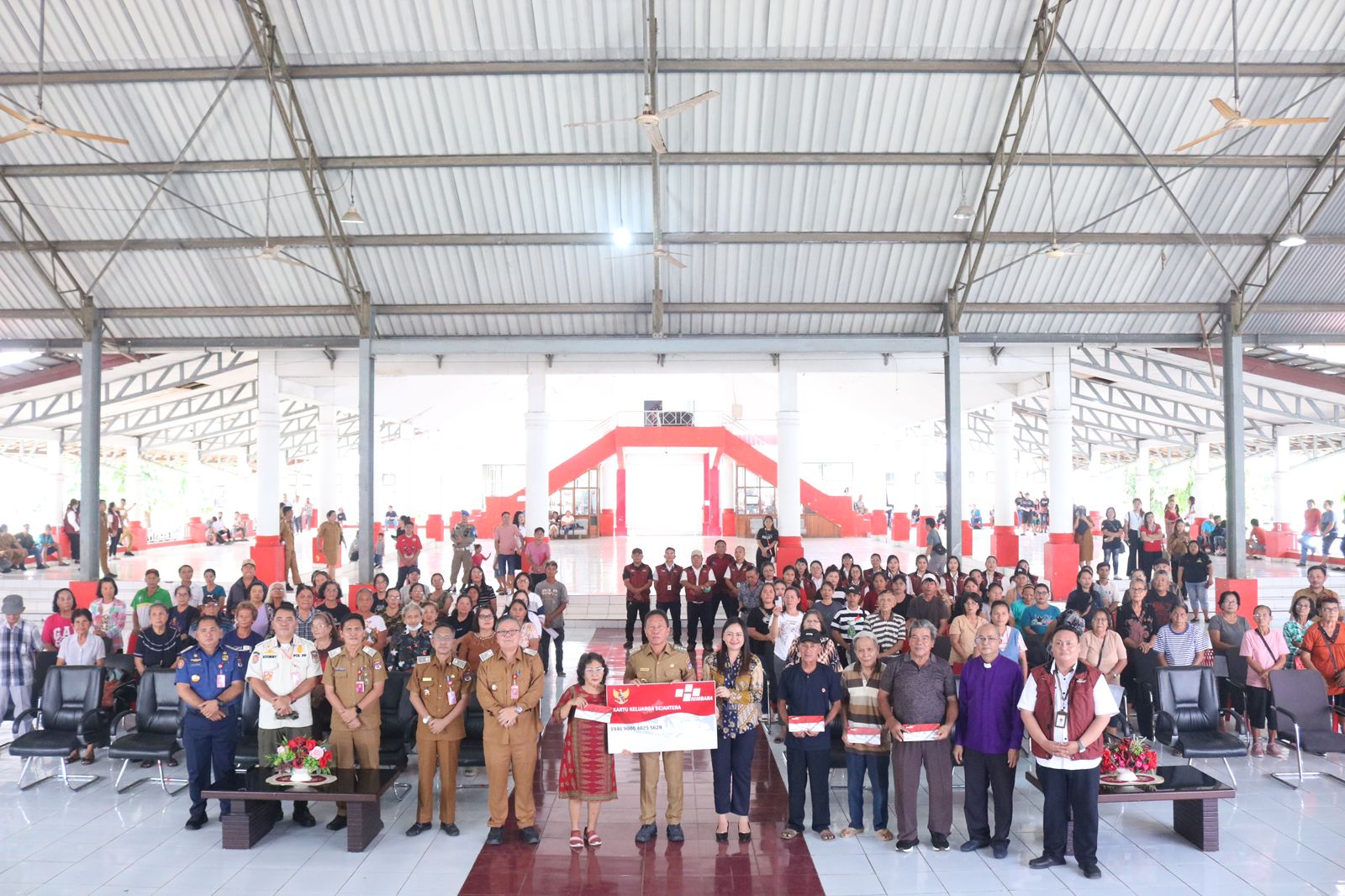 Bupati Wongkar Serahkan Buku Tabungan Dan Kartu Keluarga Sejahtera (KKS) Kepada 1.978 KPM IMG-20250908-WA0137